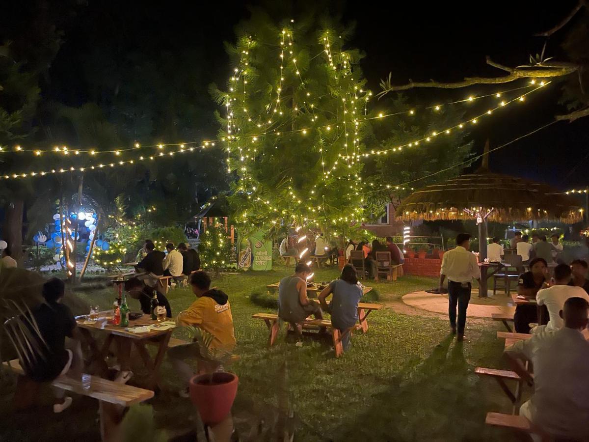 Hotel Tharu Garden, Sauraha Ngoại thất bức ảnh