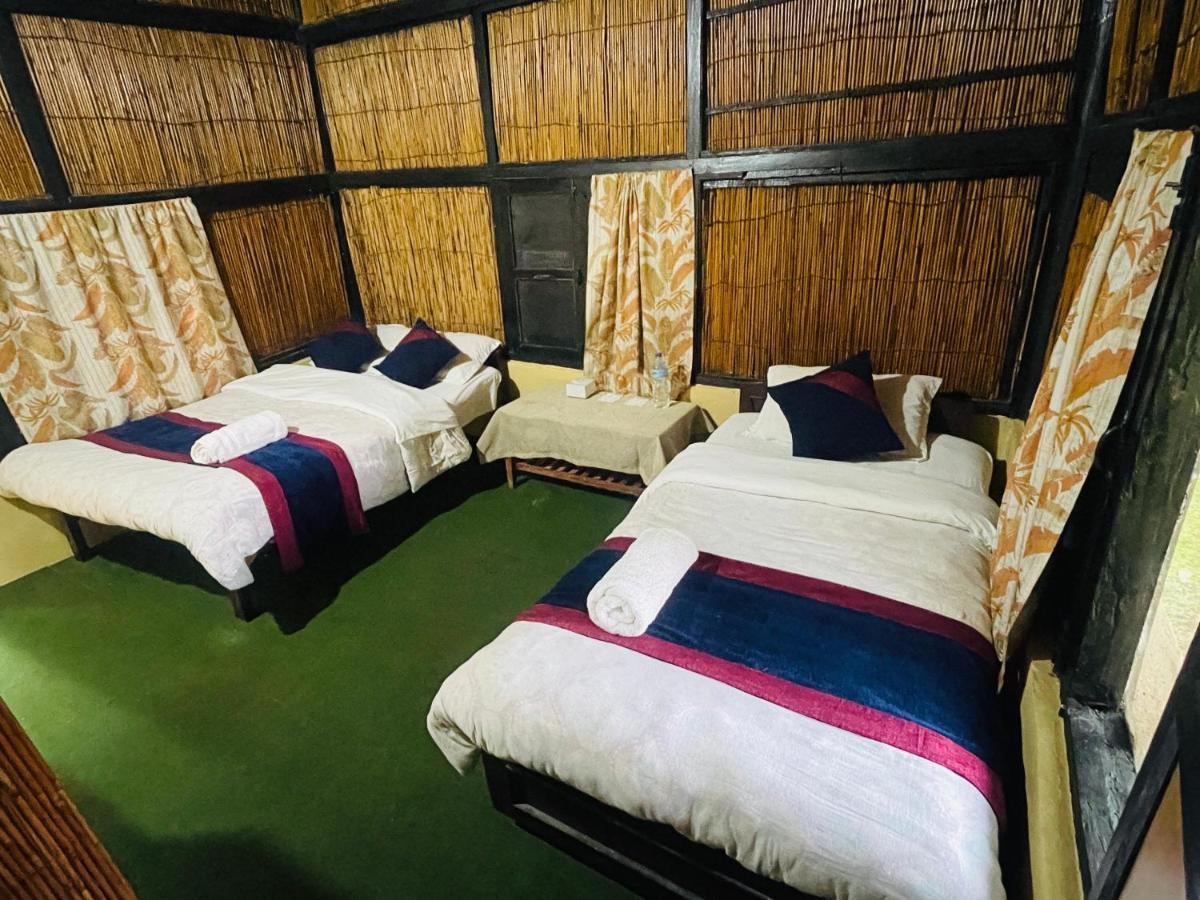 Hotel Tharu Garden, Sauraha Ngoại thất bức ảnh