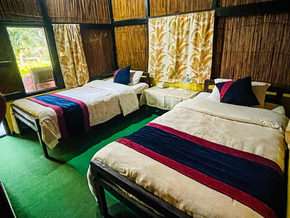 Hotel Tharu Garden, Sauraha Ngoại thất bức ảnh