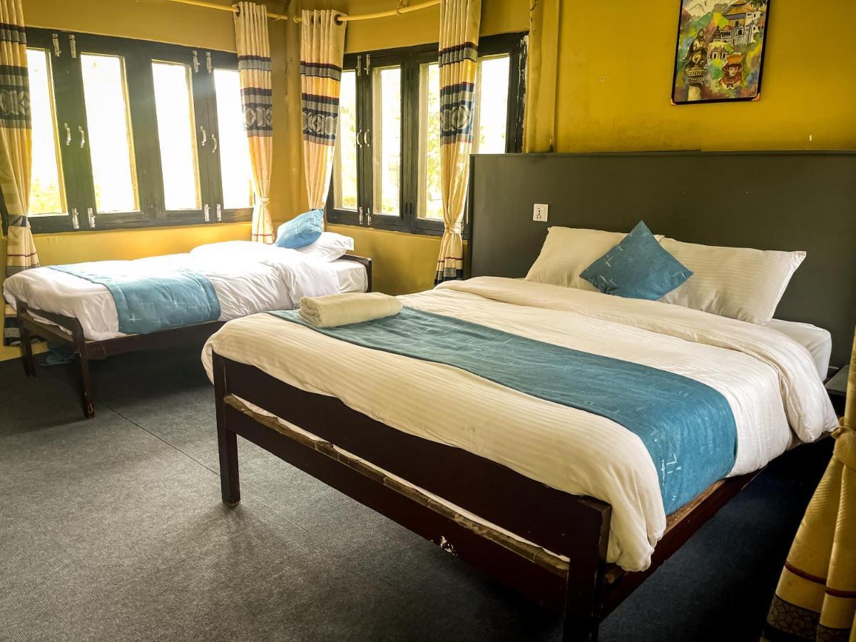 Hotel Tharu Garden, Sauraha Ngoại thất bức ảnh