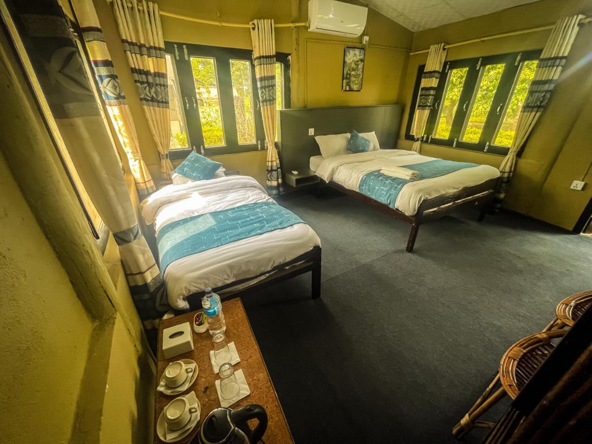 Hotel Tharu Garden, Sauraha Ngoại thất bức ảnh