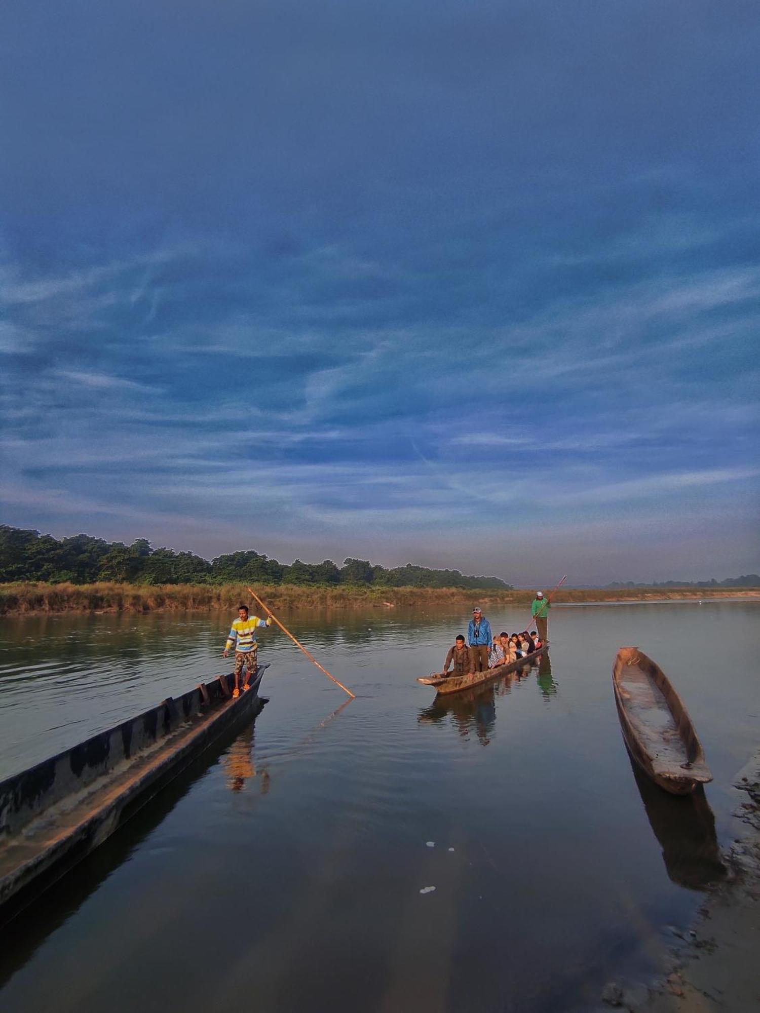 Hotel Tharu Garden, Sauraha Ngoại thất bức ảnh
