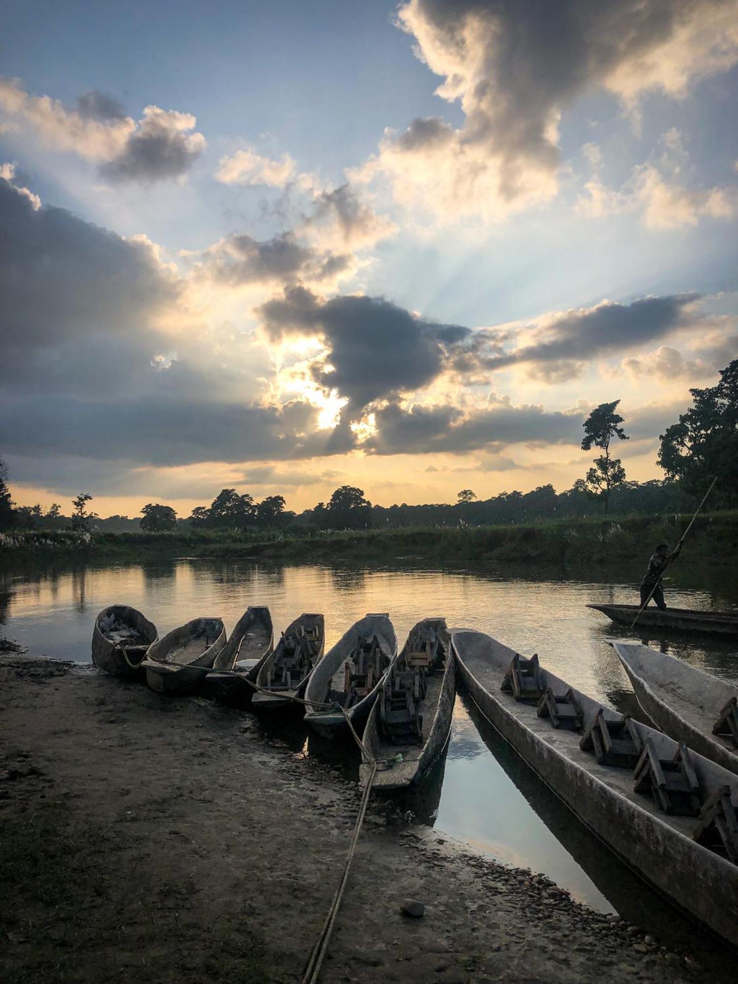 Hotel Tharu Garden, Sauraha Ngoại thất bức ảnh