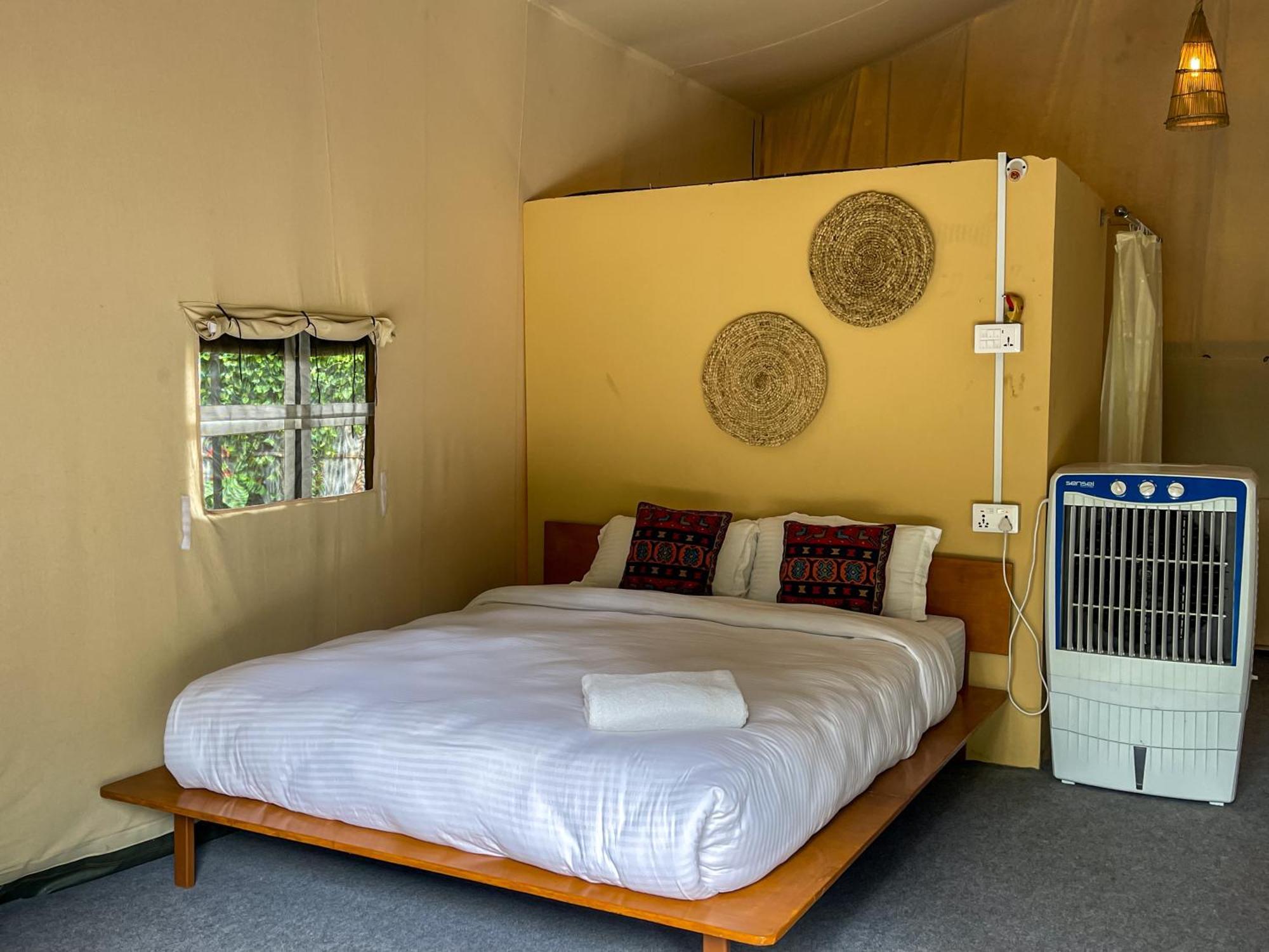Hotel Tharu Garden, Sauraha Ngoại thất bức ảnh
