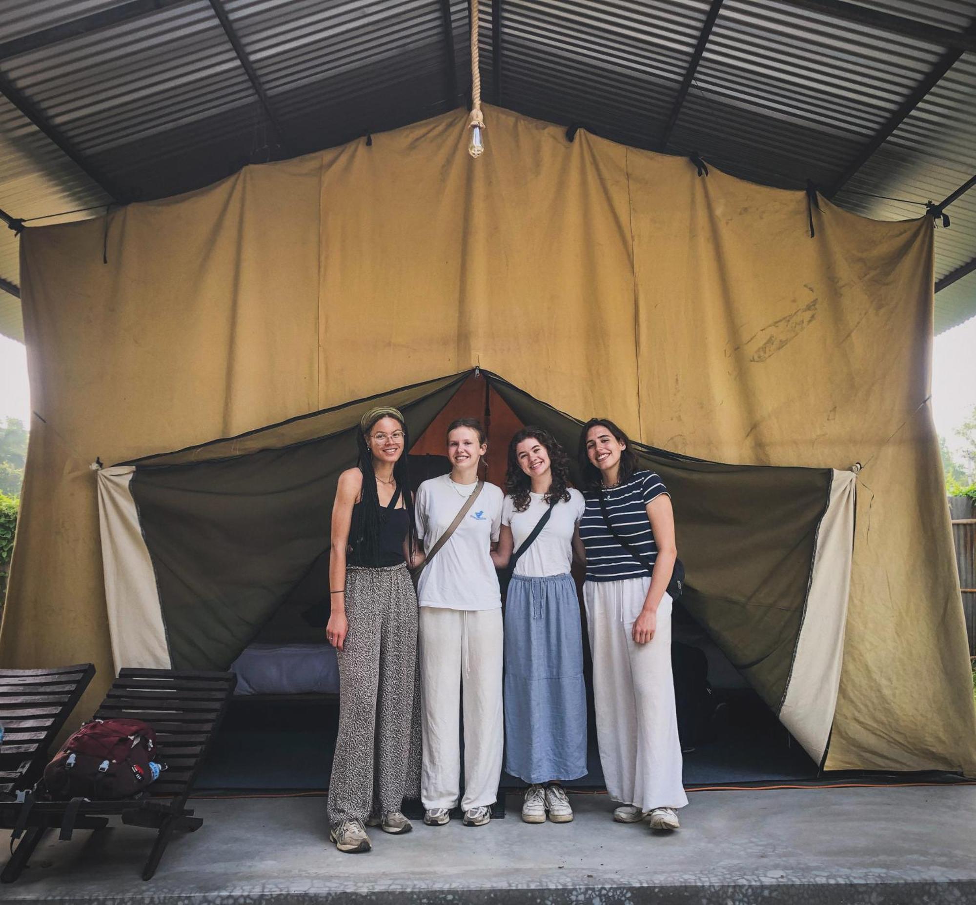 Hotel Tharu Garden, Sauraha Ngoại thất bức ảnh