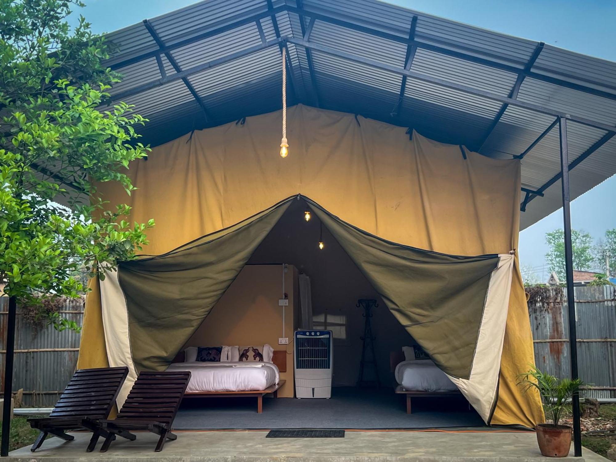 Hotel Tharu Garden, Sauraha Ngoại thất bức ảnh